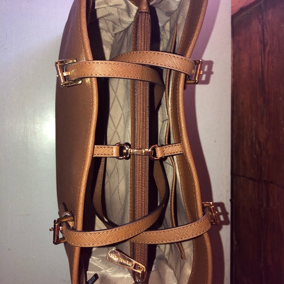 Large Michael Kors purse - Picture 4 of 5